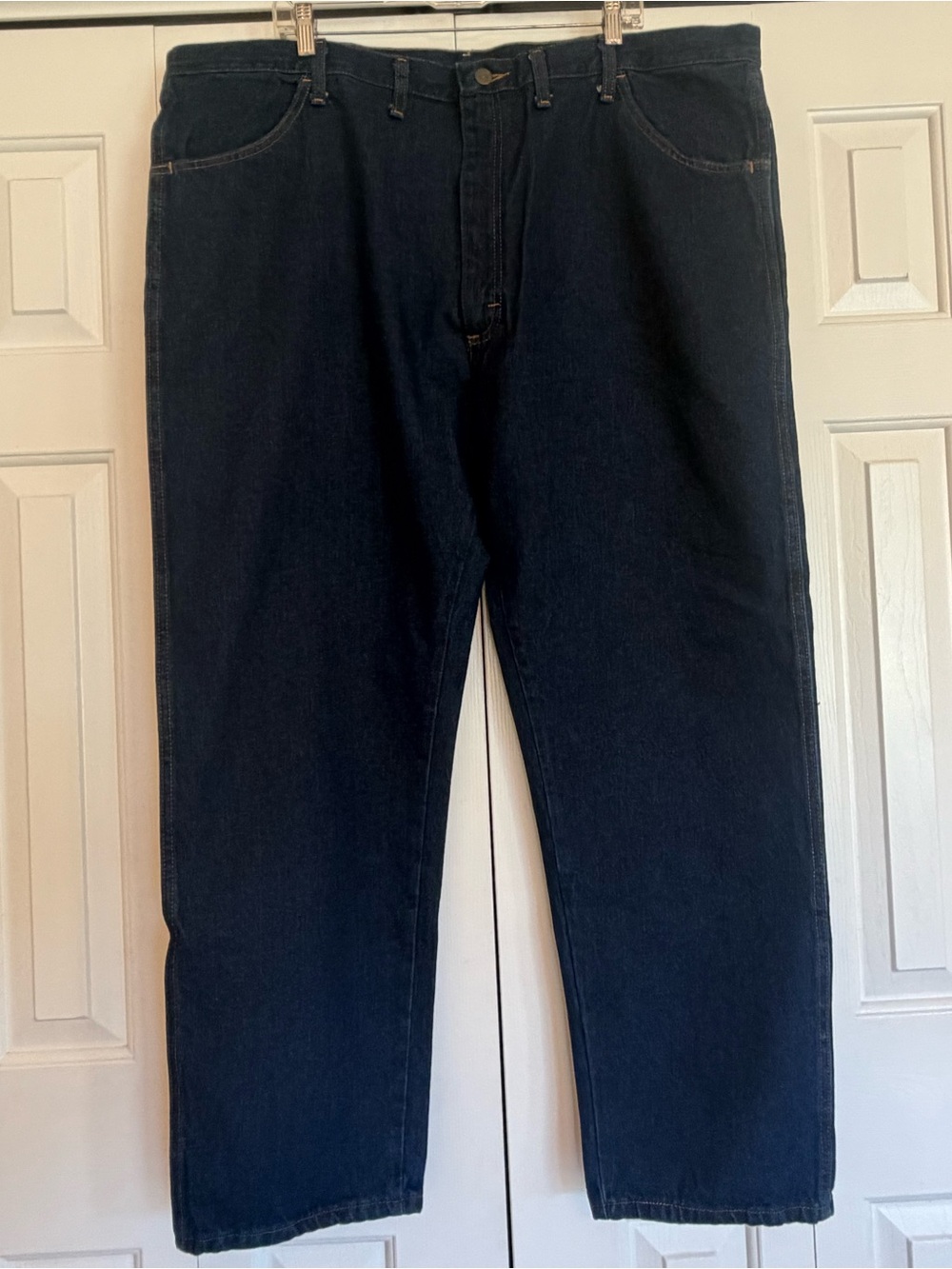 Men's Dark Blue Denim Jeans, Wrangler Rustler. Straight Leg/Regular. Size 44x30.